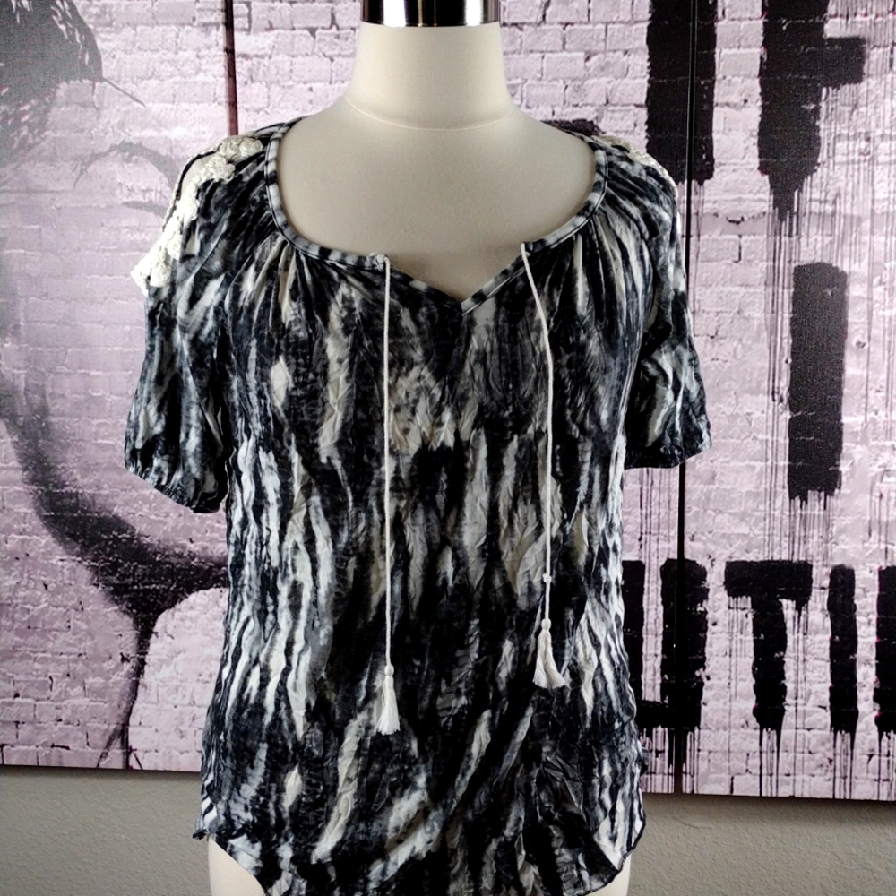 ❤️6 items for $25 sale!!❤️ French Laundry Coldshoulder Tie Dye Top